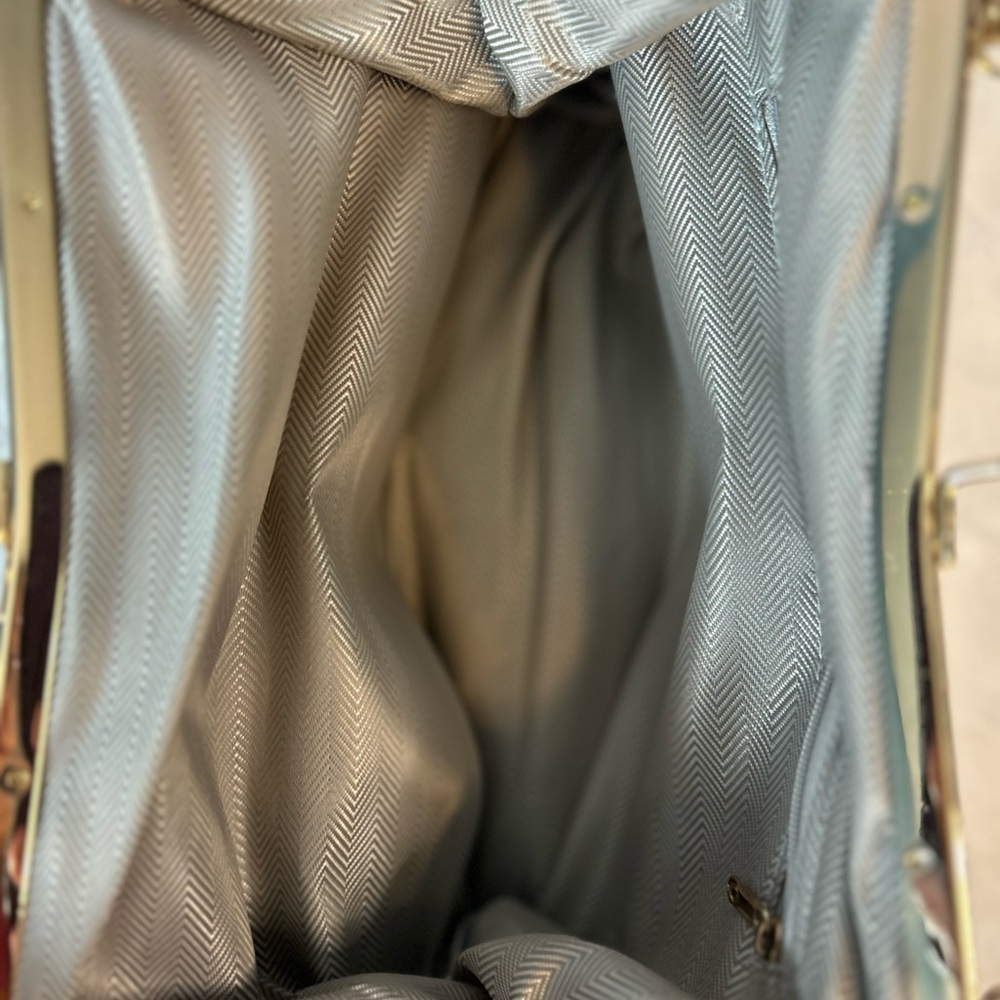 Elegant White Satin Evening Clutch with Gold Chain NWOT Prom wedding formal - Picture 4 of 7